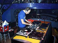 DJ Грув за работой